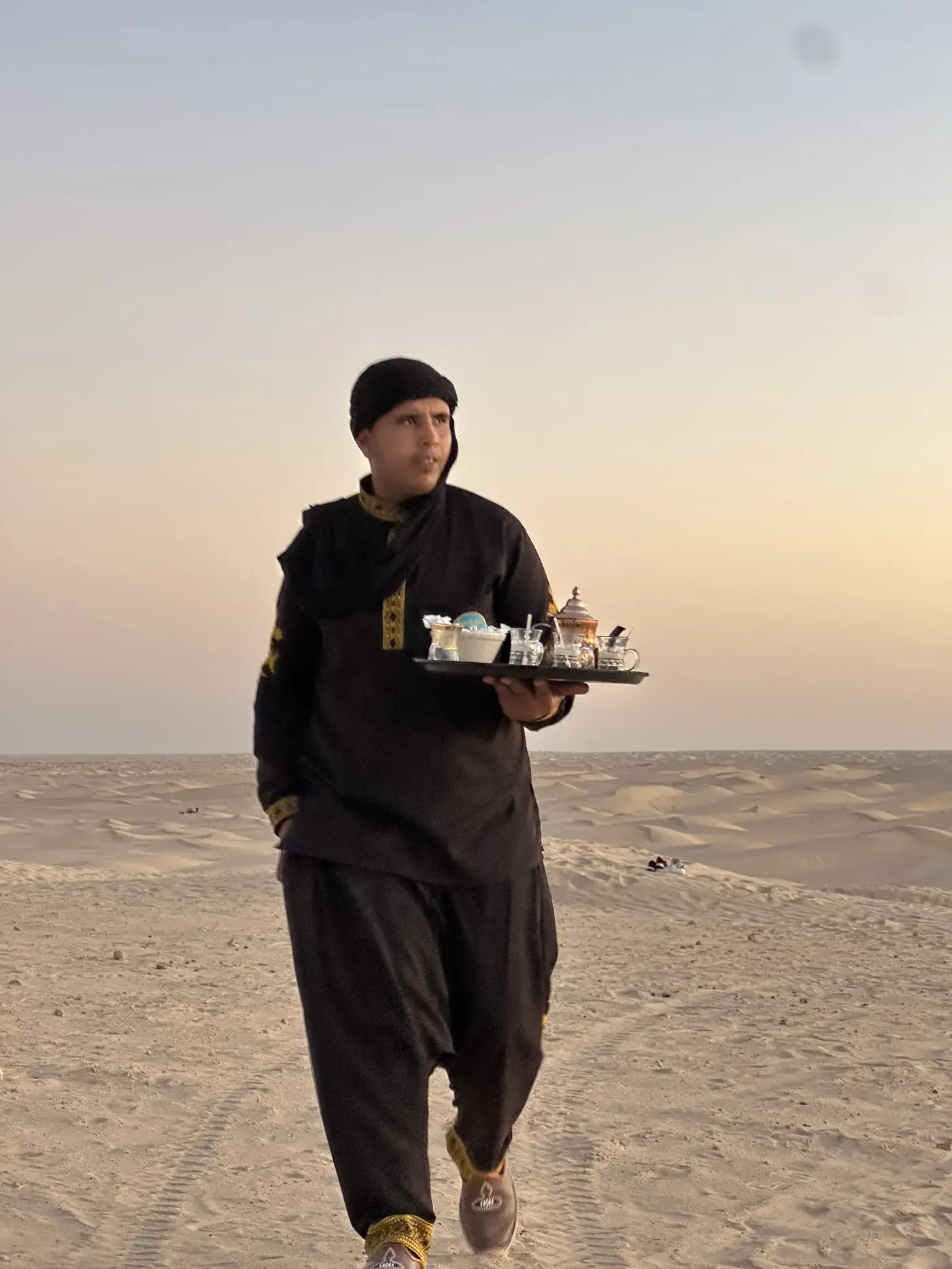 Tentes du camp dans les dunes du Sahara tunisien